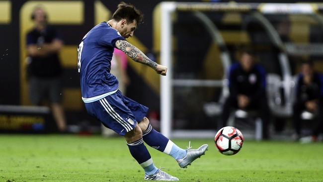 Lionel Messi mengukir sejarah sebagai pencetak gol terbanyak Argentina sepanjang masa melampui rekor individu Gabriel Batistuta.