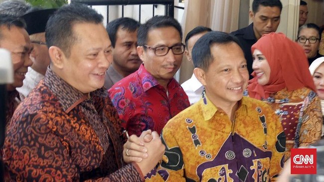 Wacana Pilkada lewat DPRD yang kini digaungkan Bamsoet pernah dilontarkan oleh Mendagri Tito Karnavian tahun 2019 lalu.