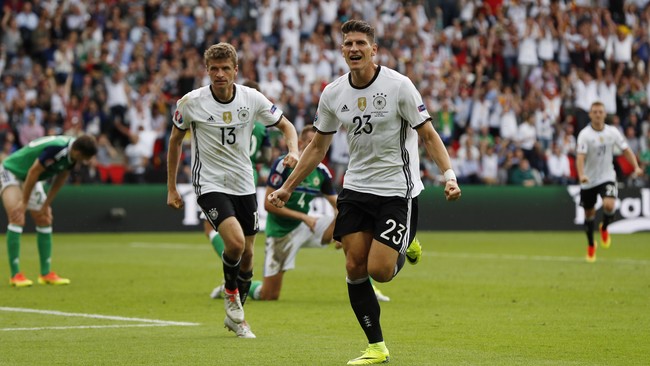 Sami Khedira atau Mario Gomez terancam absen di laga semifinal, sedangkan Mats Hummels sudah dipastikan tidak bisa memperkuat Jerman.
