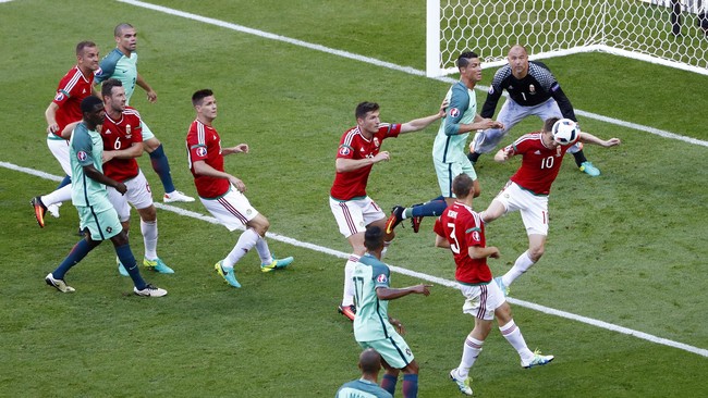 Sempat tertinggal satu gol, Portugal berhasil mengakhiri babak pertama melawan Hungaria dengan skor imbang 1-1 pada laga terakhir Grup F Piala Eropa 2016.