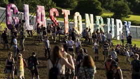 Festival Glastonbury Menyisakan 500 Ribu Karung Sampah