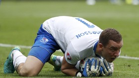 Kiper Islandia Tertangguh di Fase Grup