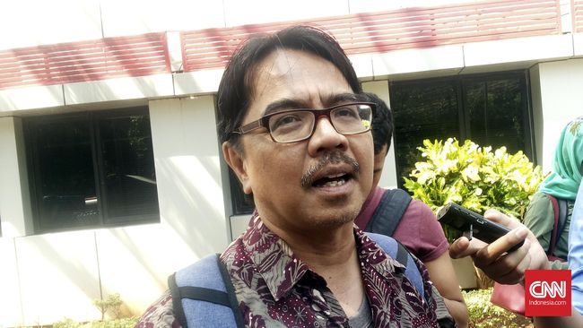Ade Armando Duga Ada Upaya Balas Dendam FPI Ade Armando menduga ada upaya kriminalisasi terhadap dirinya di balik pelaporan bertubi-tubi ke polisi akibat mengkritik pentolan FPI, Rizieq Shihab.