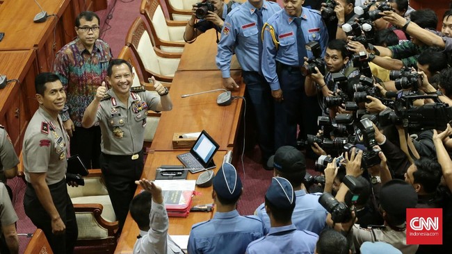 Anggota Komisi III DPR berharap calon Kapolri Komjen Tito Karnavian untuk tidak mengedepankan pendekatan perang dalam menangani terorisme di Indonesia.