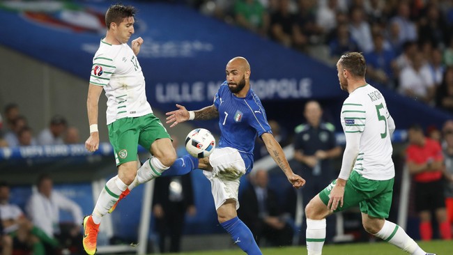 Pertandingan babak pertama berlangsung monoton. Italia yang sudah memastikan posisi juara Grup E, menurunkan hampir seluruh pemain cadangan menghadapi Irlandia.