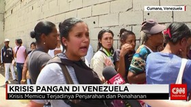 Warga Harus Antre Panjang Untuk Mendapat Makanan