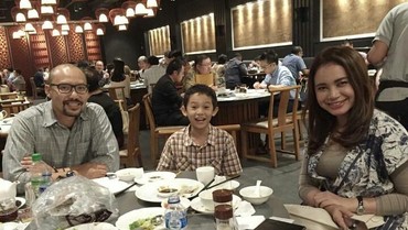 img-title Yoyo 'Padi' Sentil Kim Soo Hyun 'Suami Baru' Rossa: Sudah Sunat Belum?
