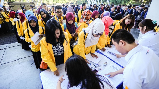 Meski keadaan ekonomi kamu kurang mendukung, kamu bisa memanfaatkan bantuan pemerintah untuk menggapai cita-cita. Seperti kisah dua mahasiswa berikut ini.