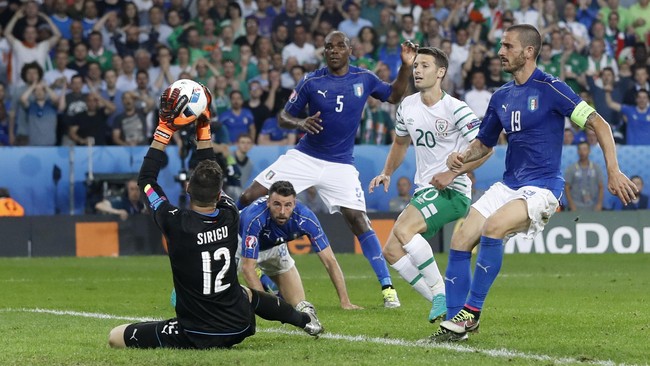 Di babak 16, Italia akan menghadapi tim kuat Spanyol. Jika lolos ke perempat final, Jerman kemungkinan akan menjadi lawan berikutnya Gli Azzurri.