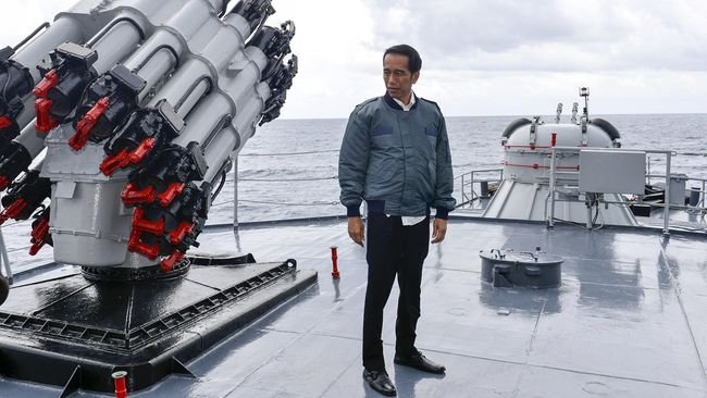 Diplomasi (Megafon) di Natuna: Langkah Kuda Presiden Jokowi Indonesia jadi kartu liar buat Tiongkok. Jika Beijing main-main soal urusan teritorial di atas klaim sumir, RI bisa picu 'defisit teman' bagi Tiongkok.
