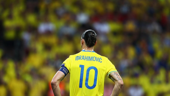 Zlatan Ibrahimovic pensiun di usia 34 tahun dengan torehan 116 pertandingan dan 62 gol, serta status penyerang tersubur Swedia sepanjang masa.