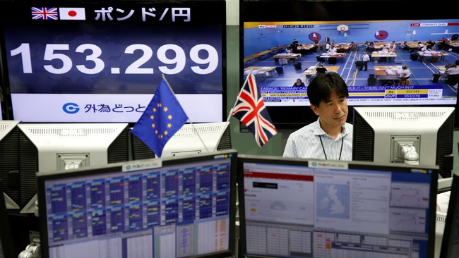 S&P menyebut jumlah itu merupakan kerugian terbesar harian yang pernah terjadi di pasar keuangan global akibat investor panik dan melakukan aksi jual.