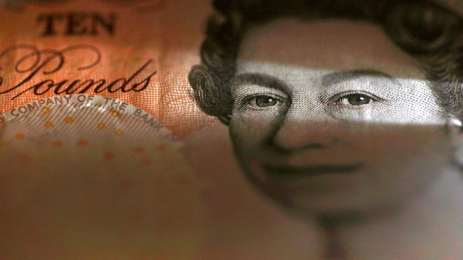 Poundsterling kesulitan mempertahankan nilai tukarnya setelah mengalami gejolak dalam kurun waktu sehari, dipicu kekhawatiran investor terkait british exit.