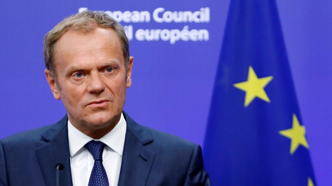 Menang telak dengan 27 suara, Tusk justru ditolak keterpilihannya oleh negara asalnya Polandia. 