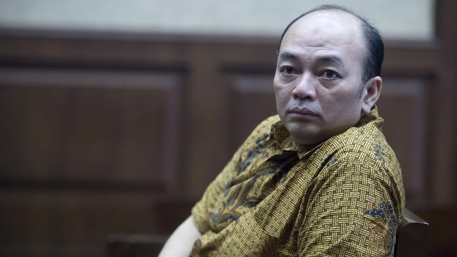 Putusan hakim lebih ringan dari tuntutan JPU 13 tahun penjara. Hakim mempertimbangkan hal-hal yang memberatkan terdakwa yang telah mencoreng lembaga MA.