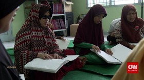 Pencari Tuhan dalam Gelap