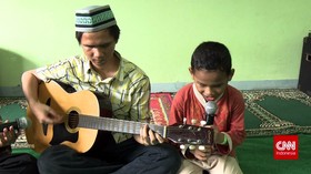 Pencari Tuhan dalam Gelap