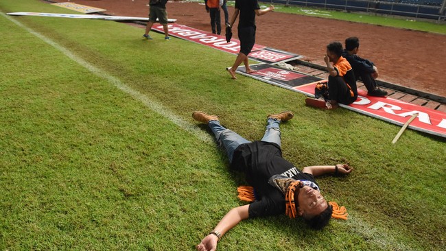 Seperti diterangkan juru bicara Kemenpora RI Gatot S Dewa Broto, pihaknya akan menyiapkan sanksi tegas apabila operator ISC tetap melunak.