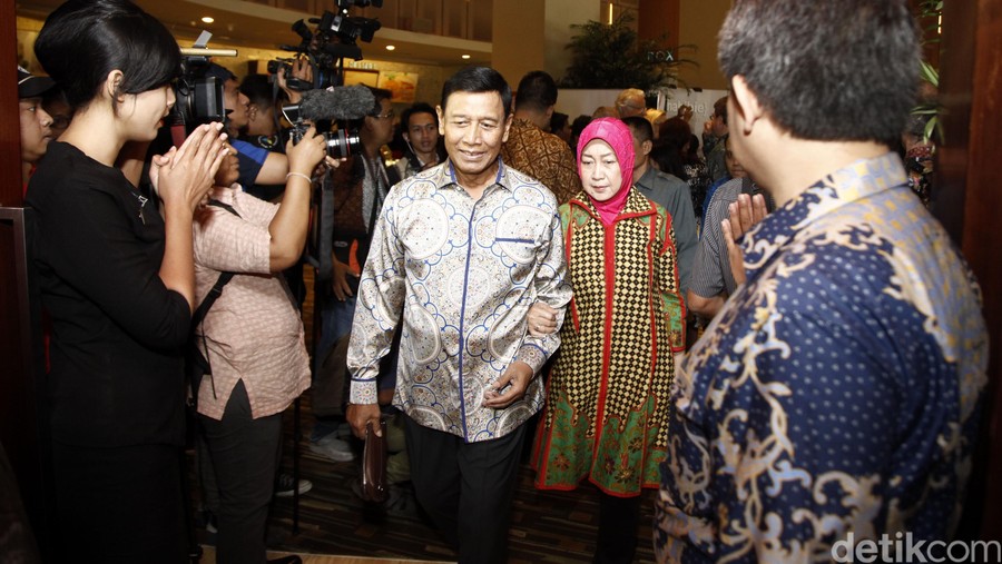 Tokoh militer Indonesia, Jenderal TNI (Purn) Dr. H. Wiranto, tampak hadir bersama sang istri, Rugaiya Usman Wiranto.