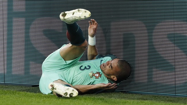 Portugal tak mau mengambil risiko terhadap nyeri otot paha yang mengganggu Pepe dan mengistirahatkannya pada sesi latihan tim, Senin (4/7).