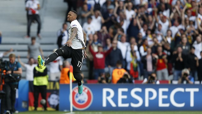 Jerman yang dianggap kurang produktif saat babak penyisihan mampu merebut tiket perempat final dengan performa mengesankan.