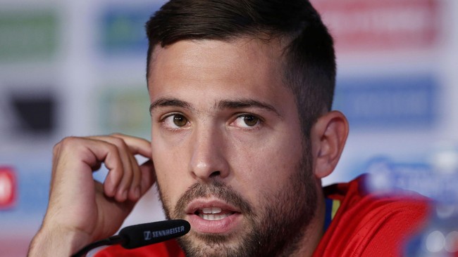 Mantan full-back Barcelona Aleix Vidal menjelaskan alasan pelatih Luis Enrique tidak memanggil Jordi Alba ke timnas Spanyol.