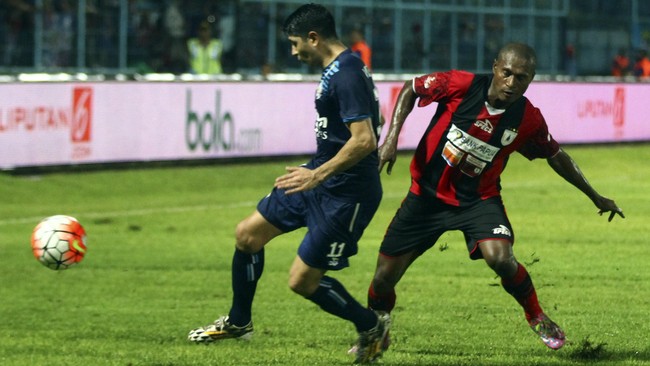 Persipura Jayapura batal berpesta juara ISC A setelah Arema Cronus hanya bermain imbang dengan PBFC. Padahal, Mutiara Hitam langsung juara jika Arema kalah.