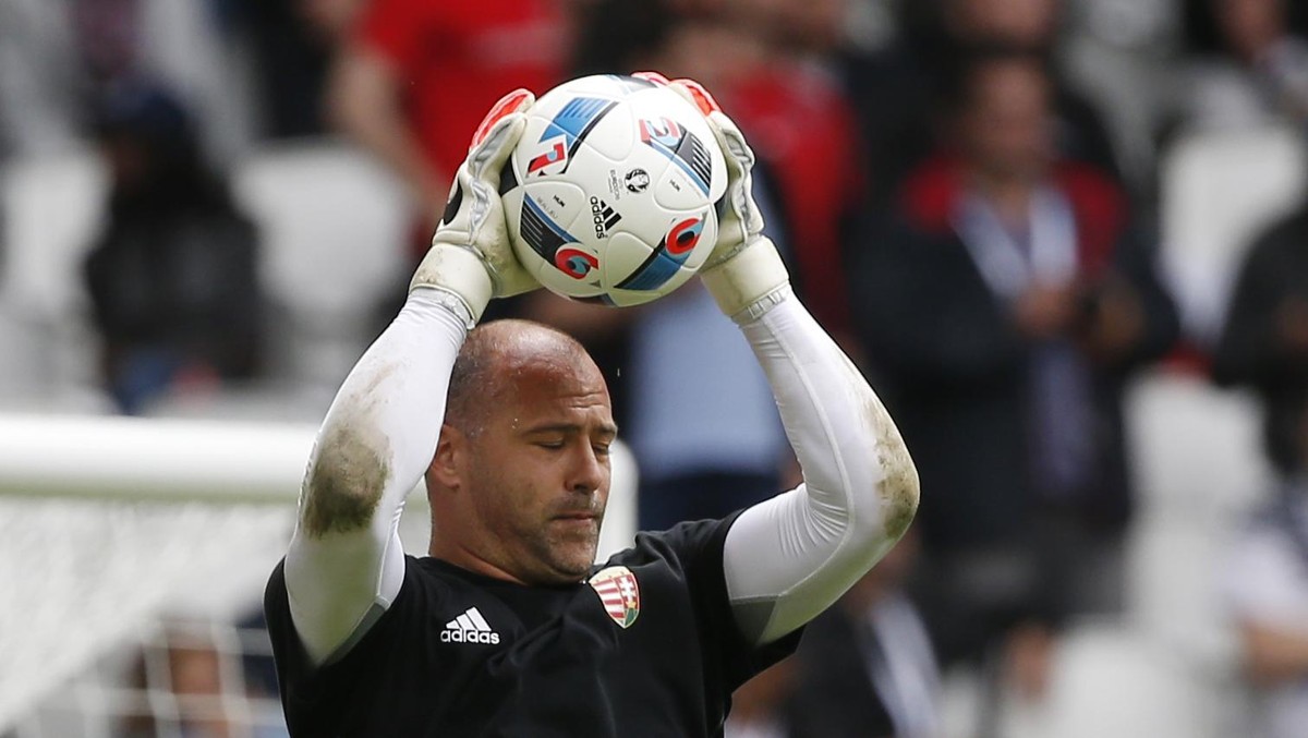 Akhir dari Petualangan Kiper Tua Bercelana Training