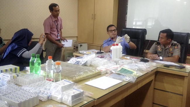 Anggota Komisi IX Okky Asokawati menilai ada pembiaran oleh Kemenkes. Cara pembuatan obat yang baik selama ini tidak terkawal dengan baik.