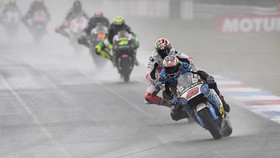 Foto Terbaik MotoGP Belanda yang Penuh Insiden
