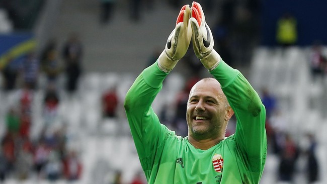 Akhir dari Petualangan Kiper Tua Bercelana Training
