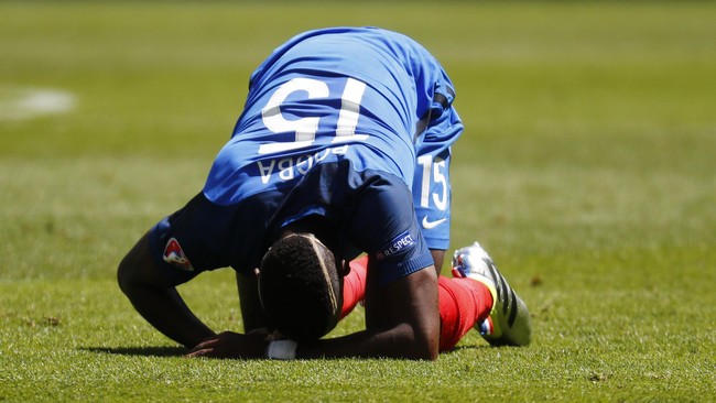 Setelah lolos ke semifinal, Paul Pogba justru mengaku bersedih dengan kegagalan Gianluigi Buffon dan Italia lolos ke semifinal Piala Eropa 2016.