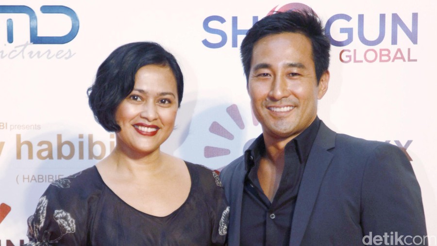 Deretan pasangan artis yang menikah di luar negeri karena beda agama.