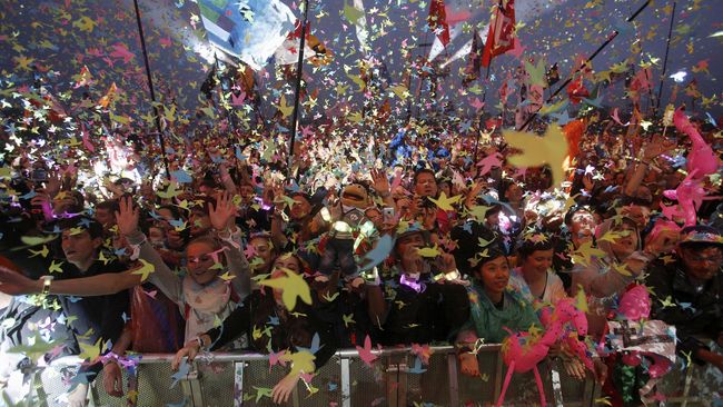 Tiket festival-festival musik seperti Coachella dan Glastonbury tak perlu menunggu hitungan jam untuk ludes.