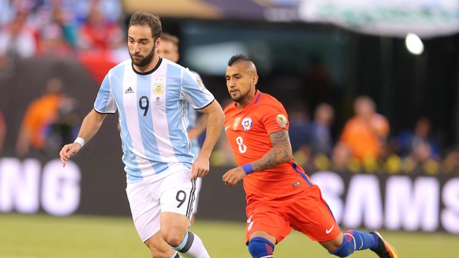 Meskipun punya torehan gol fantastis bersama timnas Argentina, Gonzalo Higuain kerap dikritik karena tak bisa mencetak gol di tiga laga final kejuaraan mayor.