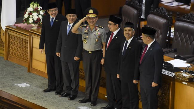 Badan Anggaran DPR disebut Kapolri Jenderal Tito Karnavian banyak memberi masukan kenaikan tarif penerbitan STNK dan BPKB.