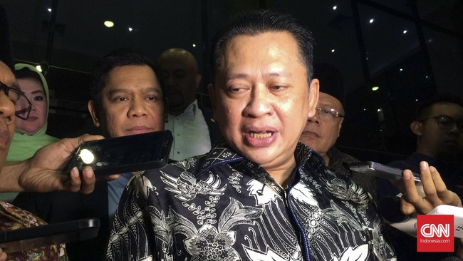 Proses pemberian kewarganegaraan Arcandra tak jauh berbeda dengan naturalisasi pesepak bola seperti Cristian Gonzales beberapa tahun lalu