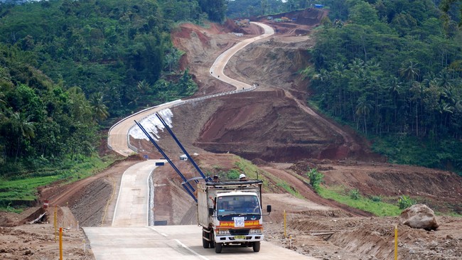 Ketua DPRD Jawa Tengah menyatakan item proyek tol Bawen-Yogya dihapus dari revisi perda akibat belum masukan yang dinilai cukup memadai untuk dibuat keputusan.