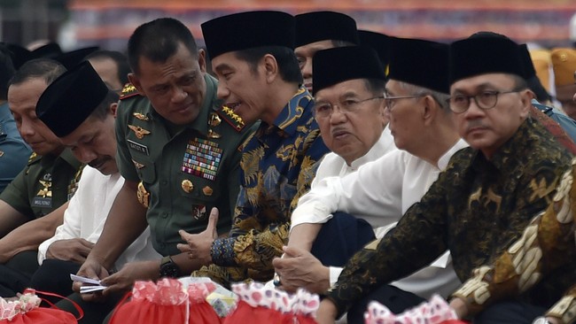 Panglima TNI Jenderal Gatot Nurmantyo menyebut ada agenda menggulingkan Presiden Joko Widodo yang dirancang pihak asing dalam aksi lanjutan.