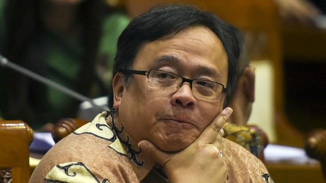 Defisit APBN semester I 2016 membengkak karena belanja negara lebih tinggi Rp113 triliun dan penerimaan negara lebih rendah Rp33 triliun dari semester I 2015.