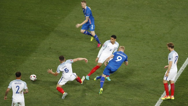 Islandia berhasil mengejutkan publik Eropa setelah menyingkirkan Inggris di babak 16 besar Piala Eropa. Selain Islandia, inilah lima kejutan selama Piala Eropa.
