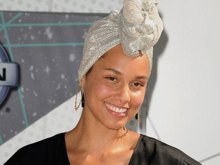 Keren! Aksi Alicia Keys Saat Duet dengan Putranya