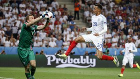 Keperkasaan Halldorsson, Sang Kiper yang Juga Sutradara
