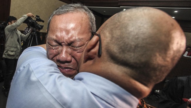 KPK tak menutup kemungkinan untuk memanggil paksa mantan petinggi Grup Lippo Eddy Sindoro terkait dengan dugaan kasus korupsi.