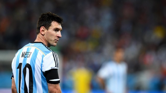Paus Fransiskus yang juga merupakan pendukung klub asal Argentina San Lorenzo, menilai Lionel Messi lebih hebat dari Pele dan Diego Maradona.