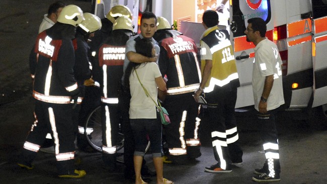 Potret Kepanikan saat Bandara di Istanbul Diguncang Bom