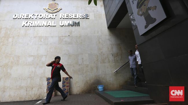 Pelapor Greenpeace Cabut Aduan, Tak Mau Pemerintah Dicap Anti Kritik Laporan terhadap dua aktivis Greenpeace, yakni Leonard Simanjuntak dan Kiki Taufik, terkait data deforestasi di KTT COP26 dicabut.