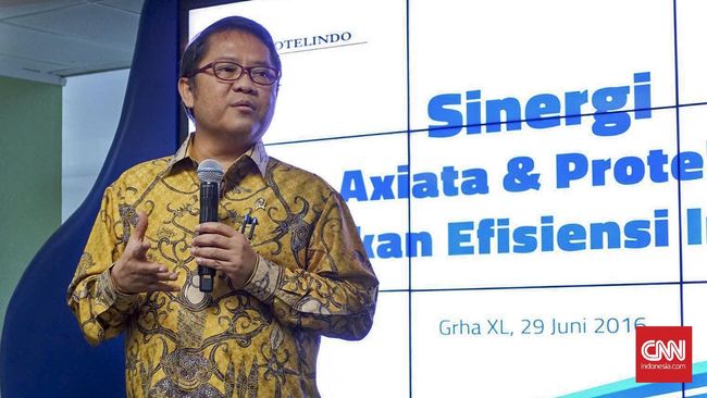 Menkominfo Rudiantara memberi dukungan terhadap pembelian 2.500 menara BTS milik XL Axiata ke Profesional Telekomunikasi Indonesia (Protelindo).