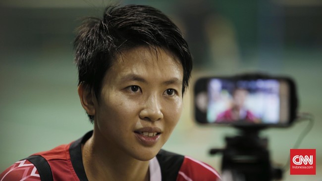 Pebulutangkis putri Indonesia, Liliyana Natsir, rupanya masih bergelut dalam cedera lutut di tengah perjuangannya dalam kejuaraan Indonesia Terbuka 2017.