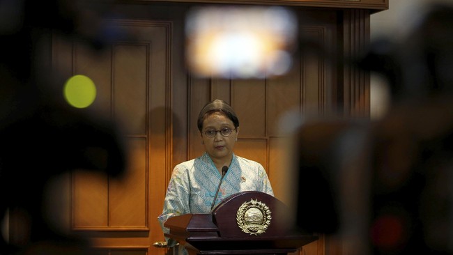 Pemerintah melalui Kementerian Luar Negeri meminta Sudan menunjukkan barang bukti dugaan penyelundupan senjata yang dilakukan delegasi Polri di negara tersebut.